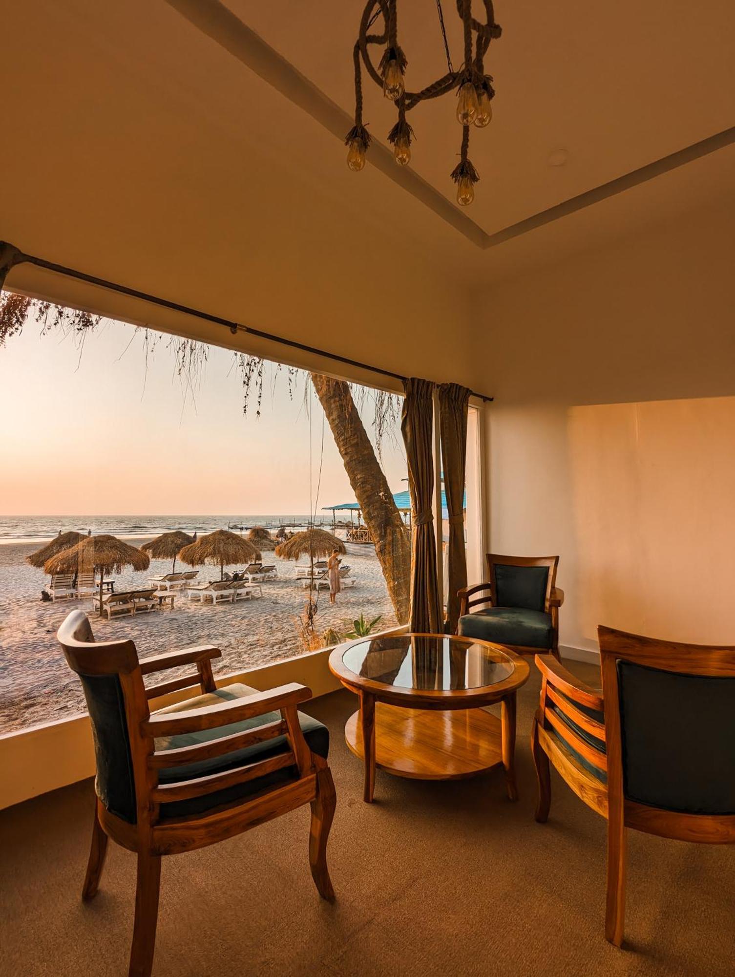 Aqua Beach Stays Ashwem Mandrem Esterno foto