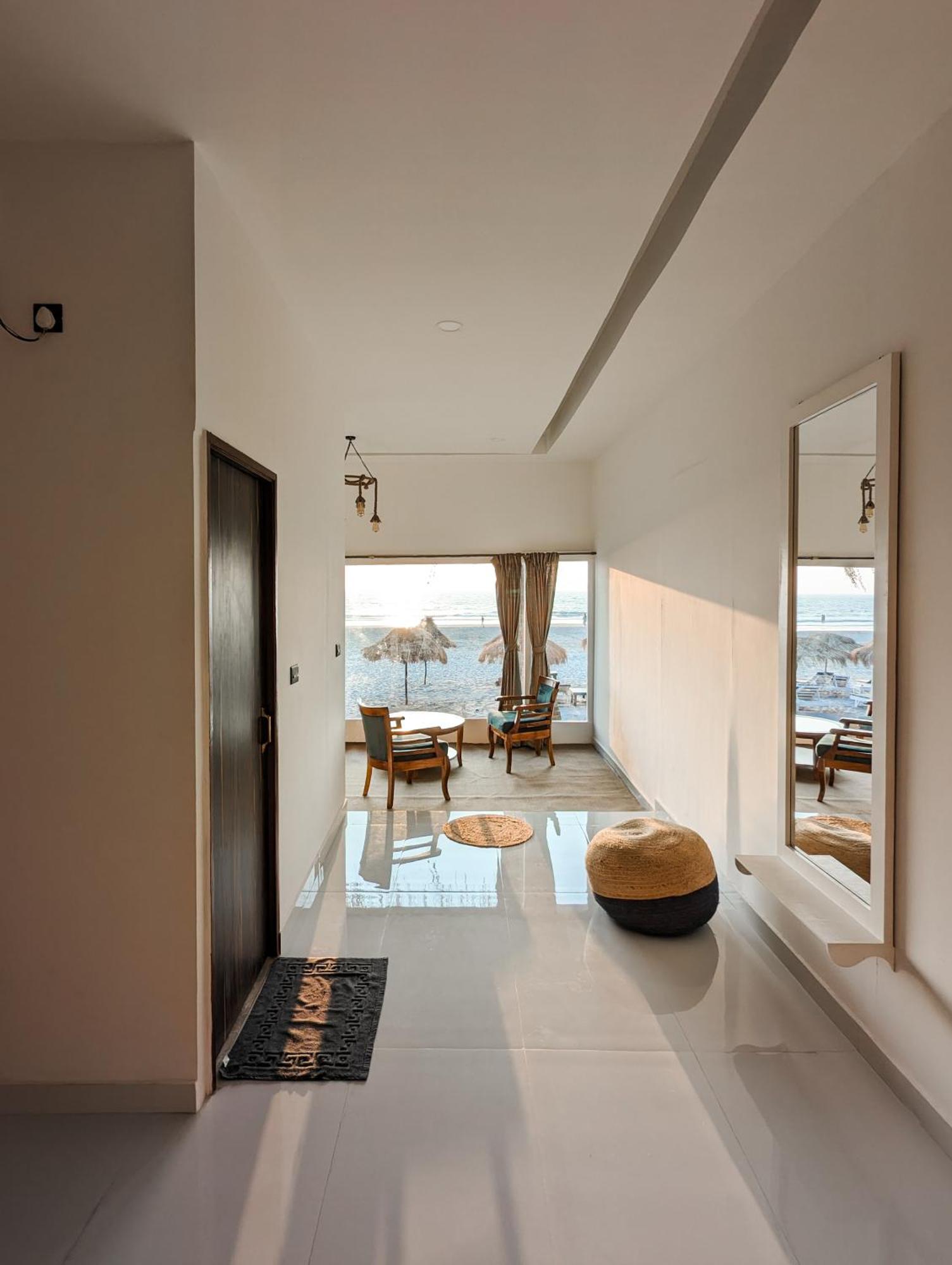 Aqua Beach Stays Ashwem Mandrem Esterno foto