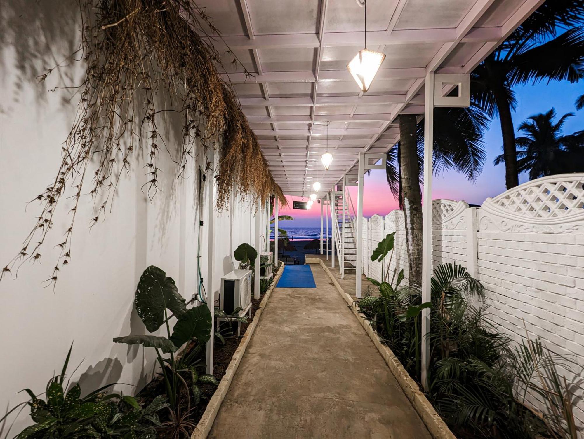 Aqua Beach Stays Ashwem Mandrem Esterno foto