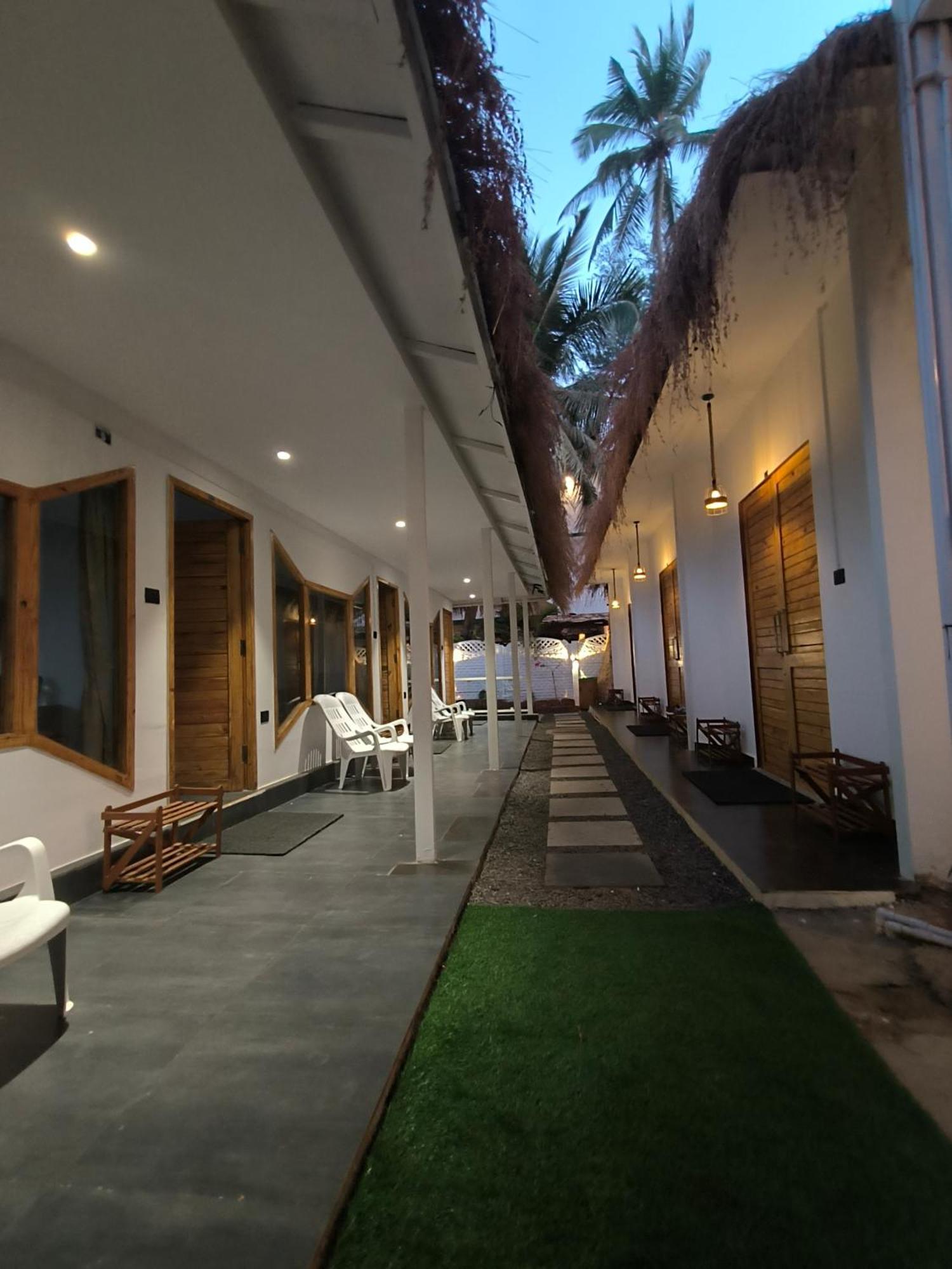 Aqua Beach Stays Ashwem Mandrem Esterno foto
