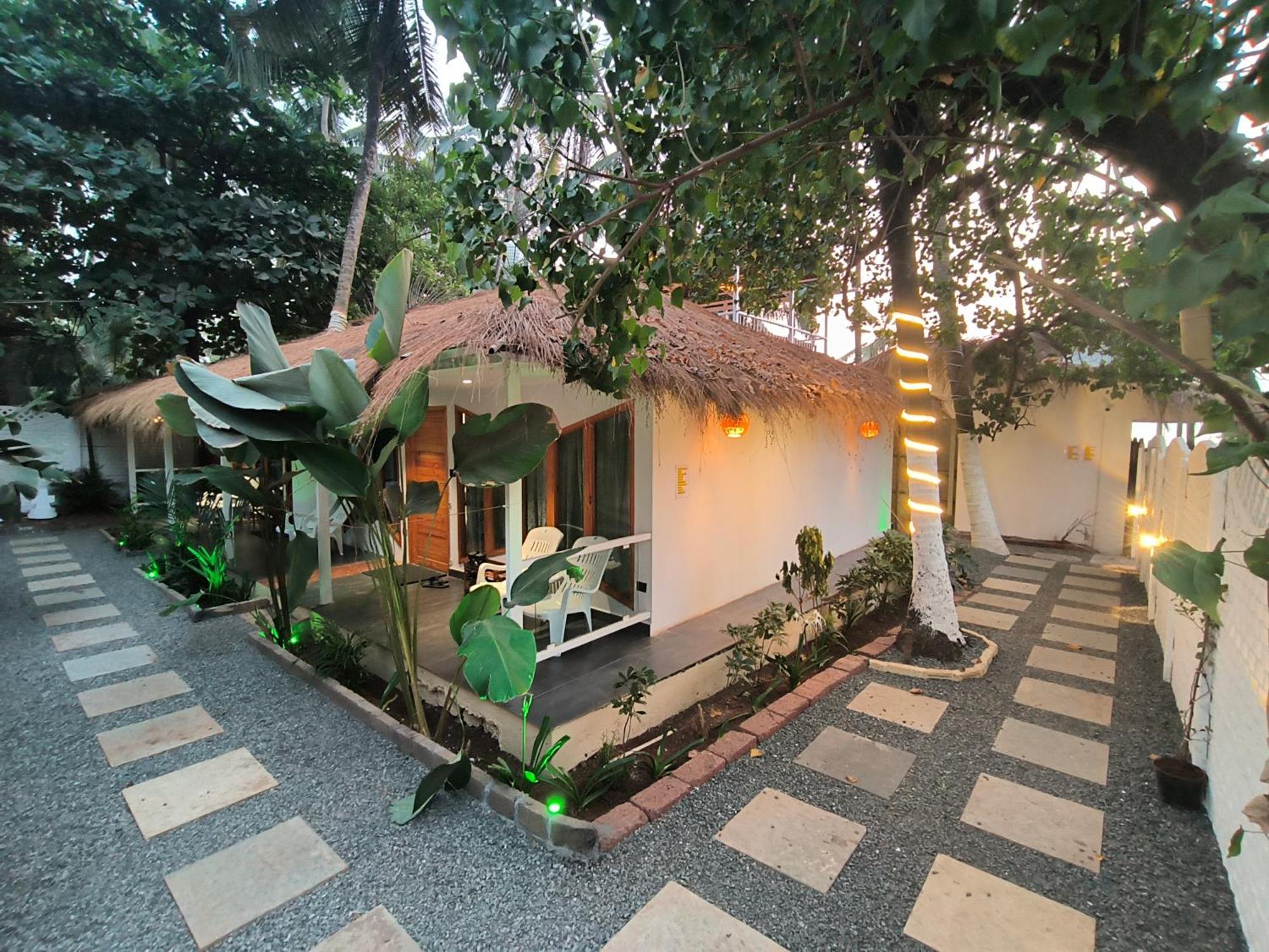 Aqua Beach Stays Ashwem Mandrem Esterno foto