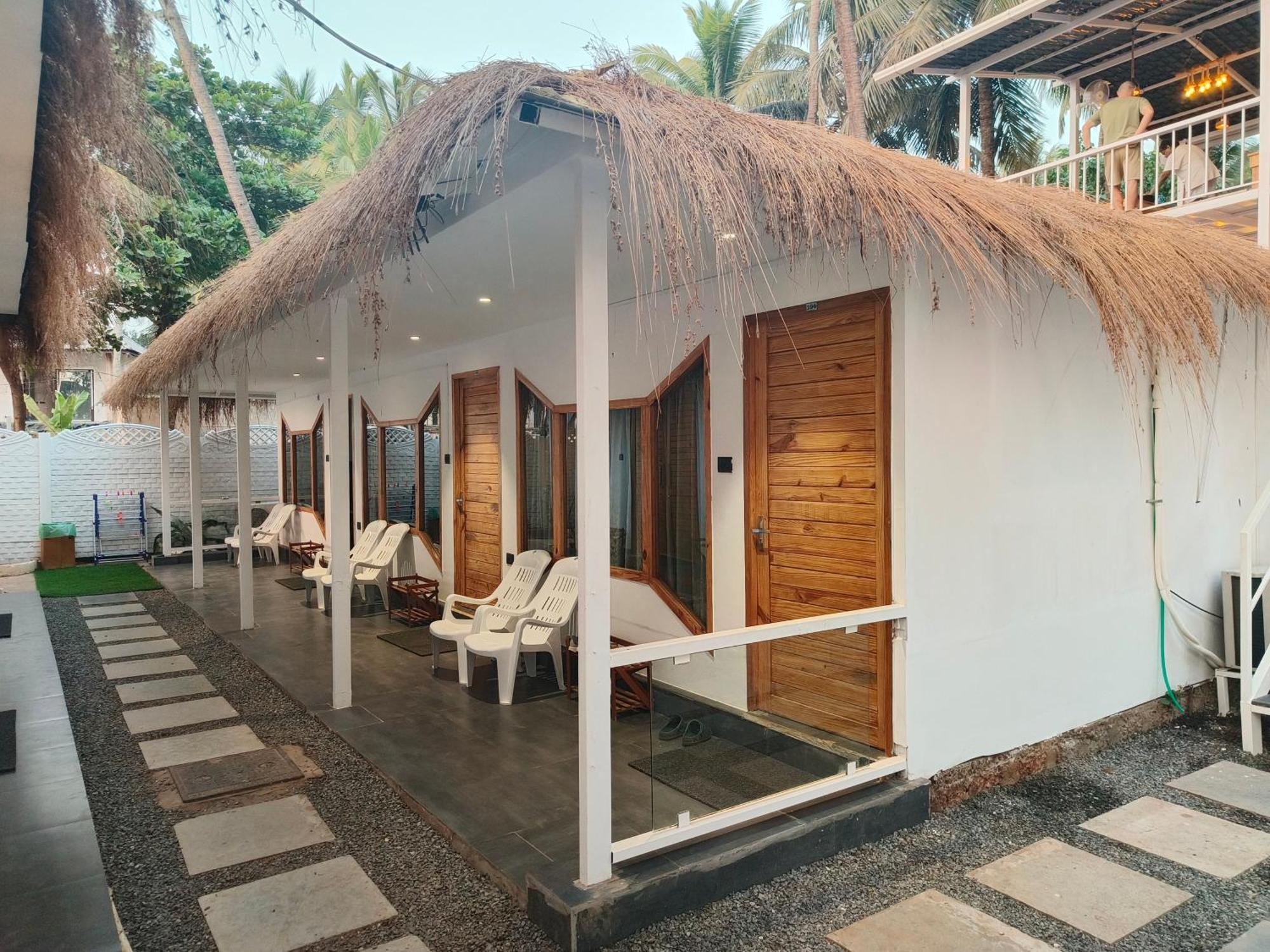 Aqua Beach Stays Ashwem Mandrem Esterno foto