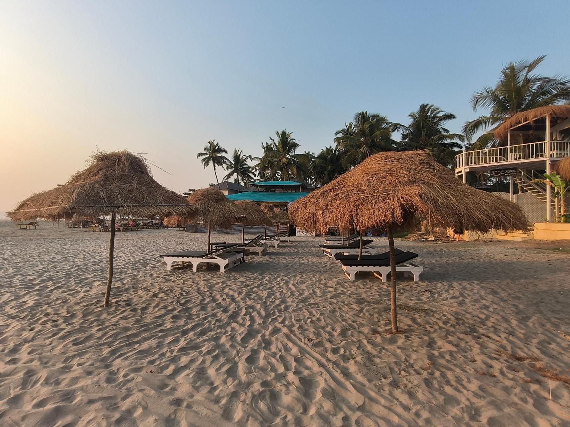 Aqua Beach Stays Ashwem Mandrem Esterno foto