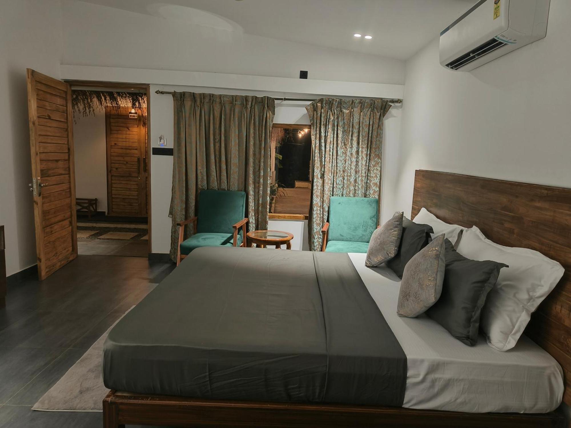 Aqua Beach Stays Ashwem Mandrem Esterno foto