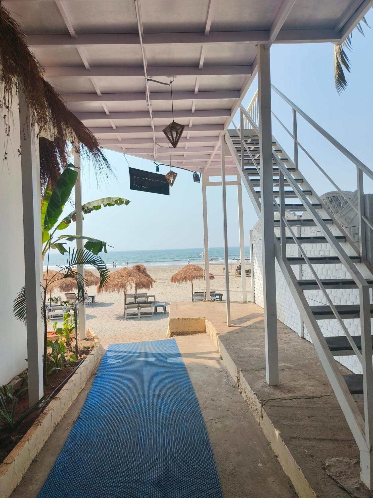 Aqua Beach Stays Ashwem Mandrem Esterno foto