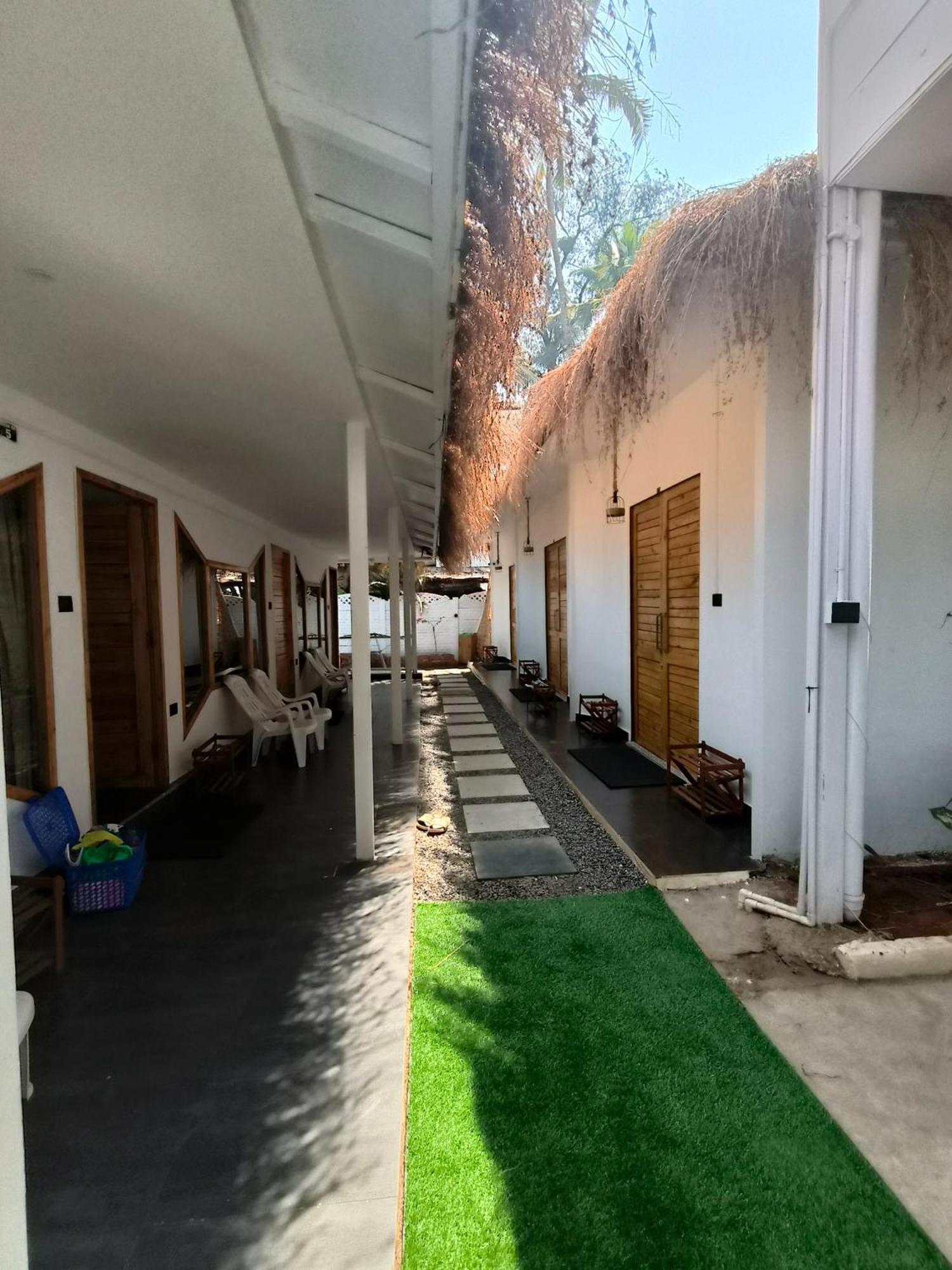 Aqua Beach Stays Ashwem Mandrem Esterno foto