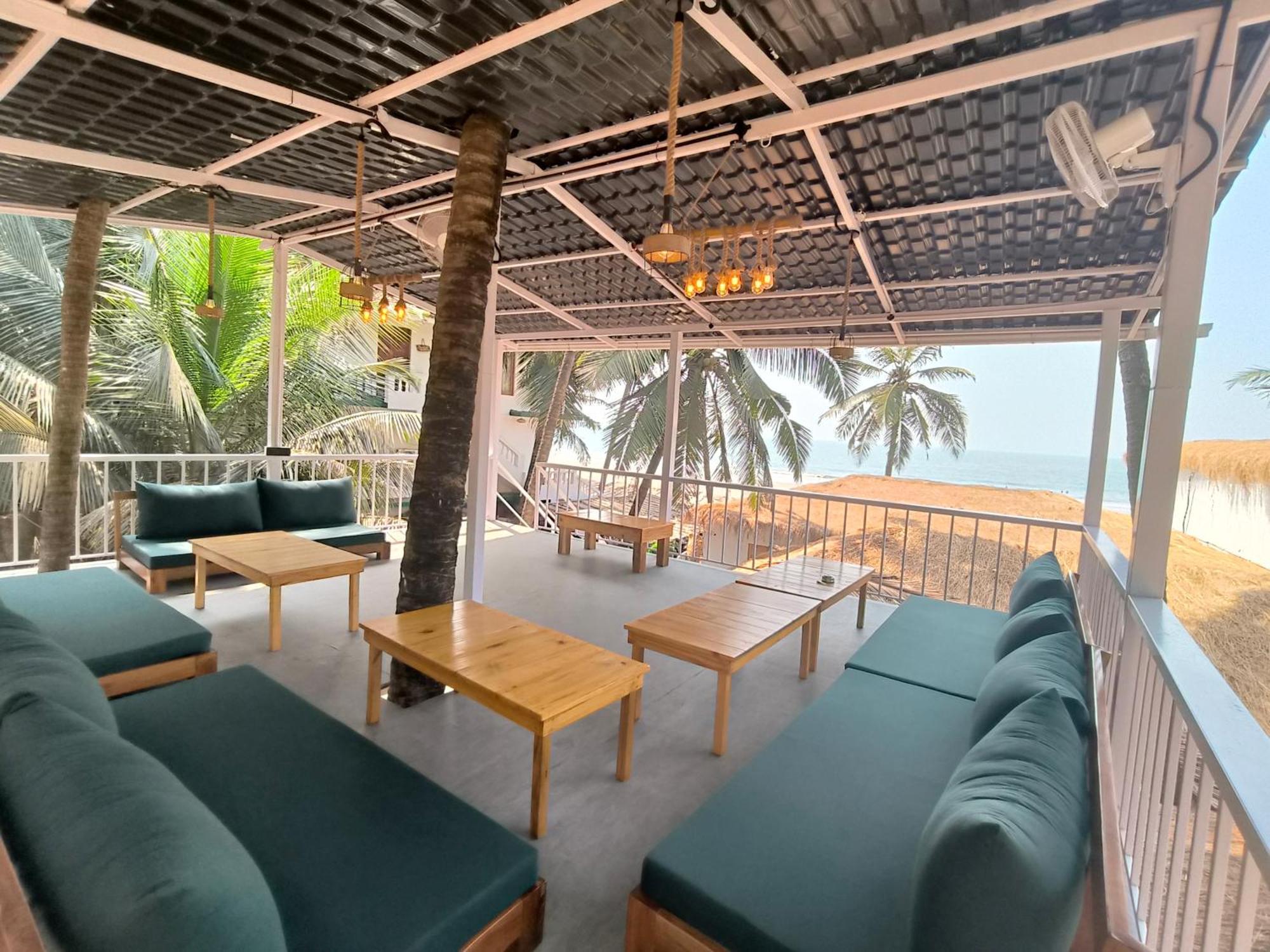 Aqua Beach Stays Ashwem Mandrem Esterno foto