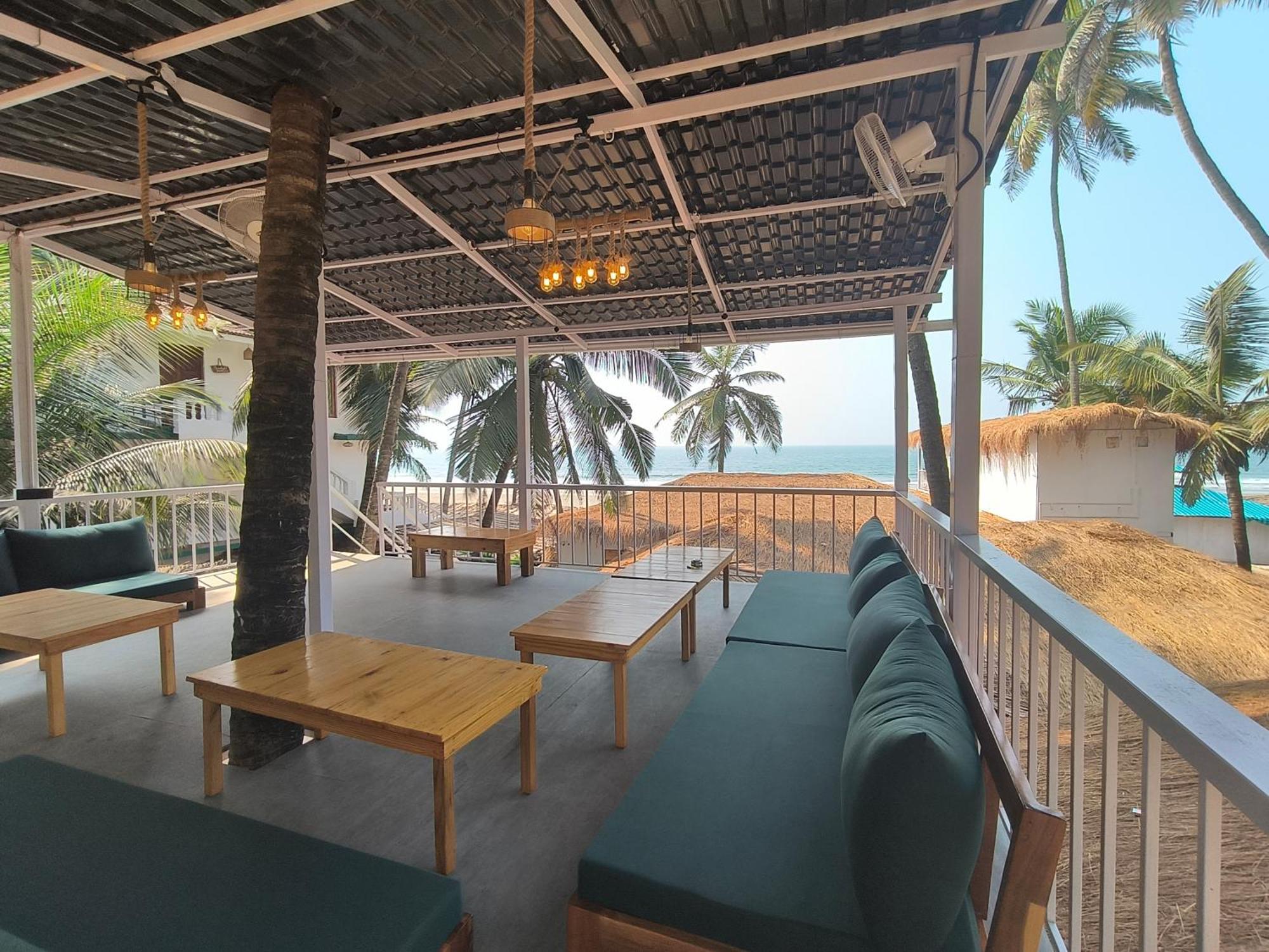 Aqua Beach Stays Ashwem Mandrem Esterno foto