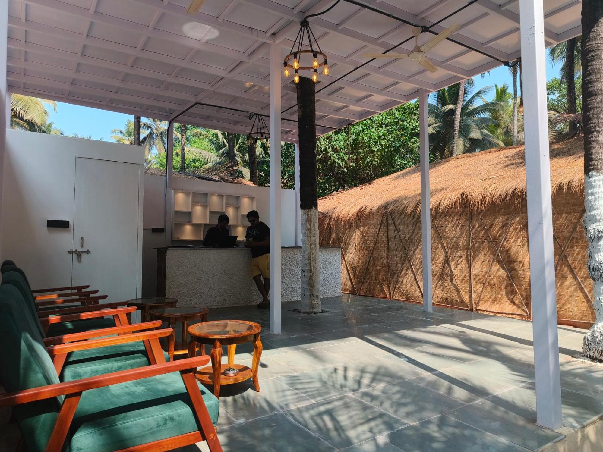Aqua Beach Stays Ashwem Mandrem Esterno foto