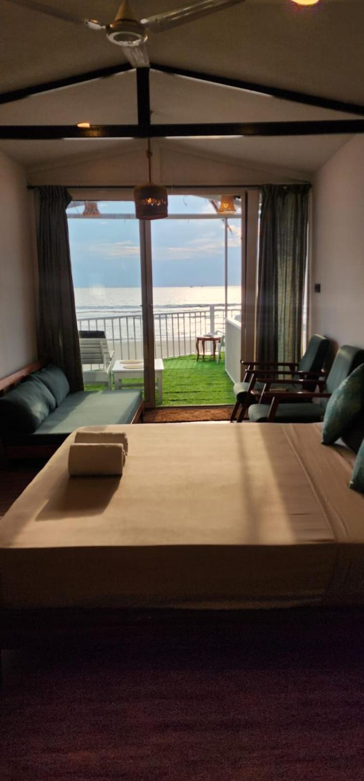 Aqua Beach Stays Ashwem Mandrem Esterno foto