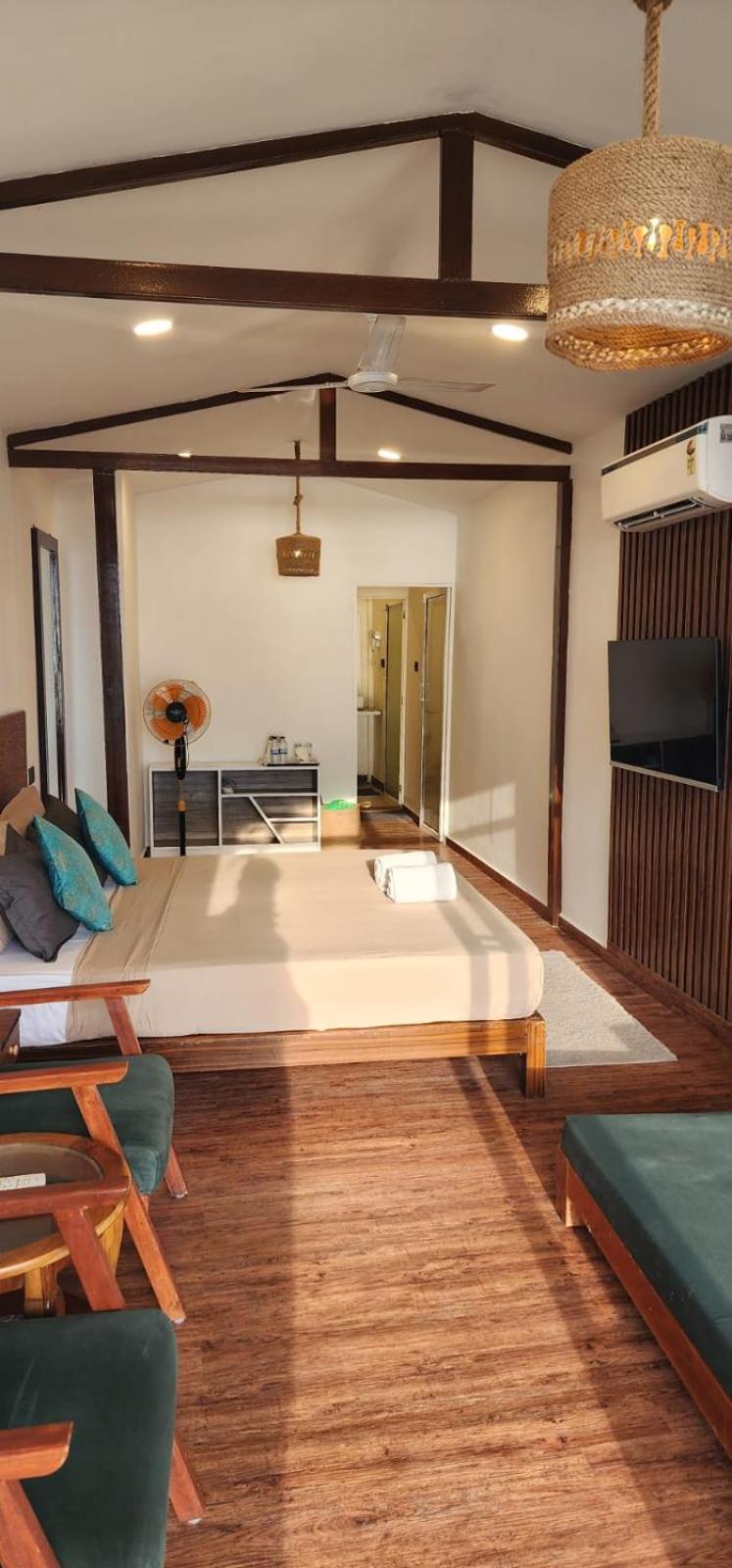 Aqua Beach Stays Ashwem Mandrem Esterno foto