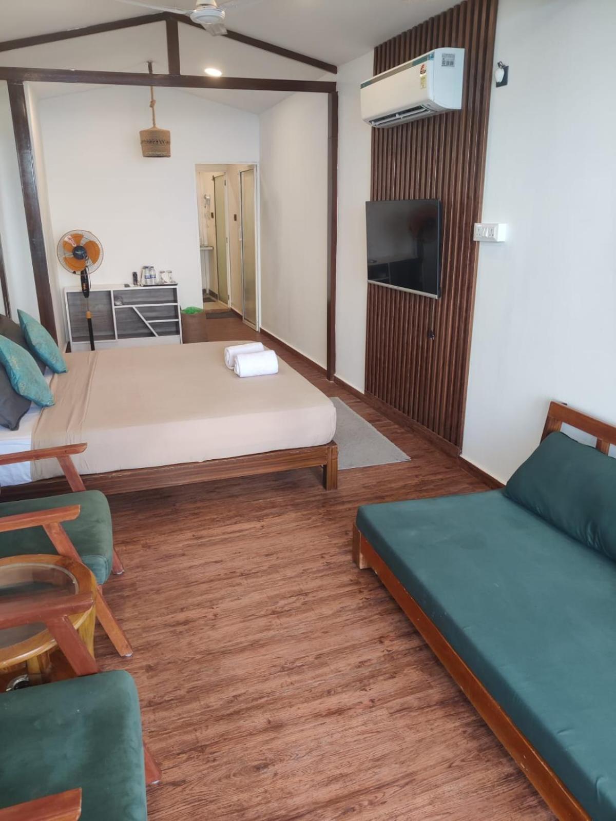 Aqua Beach Stays Ashwem Mandrem Esterno foto